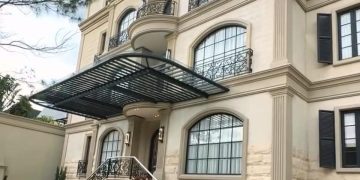 Rumah Mewah Tasya Farasya dengan 4 Lantai, Marmer dan Chandelier yang Menawan