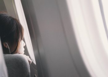 Rawdogging, Apakah Duduk Diam Tanpa Hiburan Selama Penerbangan Memberikan Manfaat?