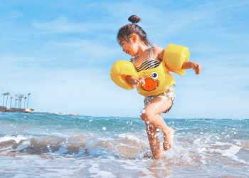 Tips Menyiapkan Perlengkapan Anak untuk Liburan Akhir Tahun